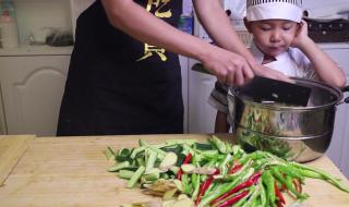 黄瓜腌制方法和配方 郝大厨腌黄瓜的做法